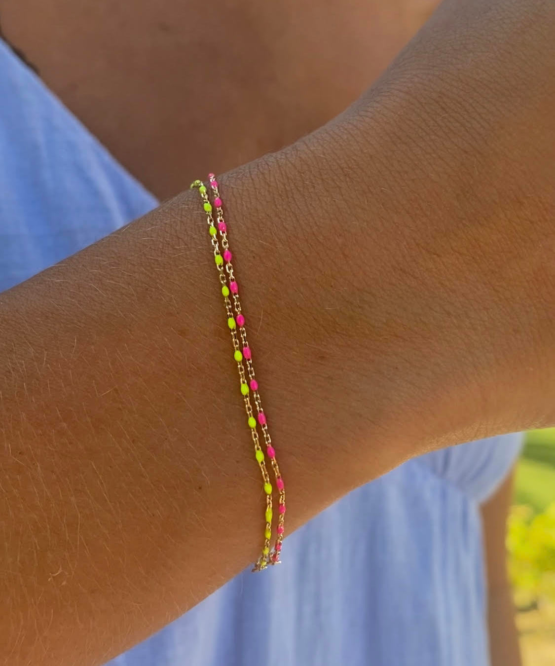 ARMBAND NEON-PINK EMAILLIERT