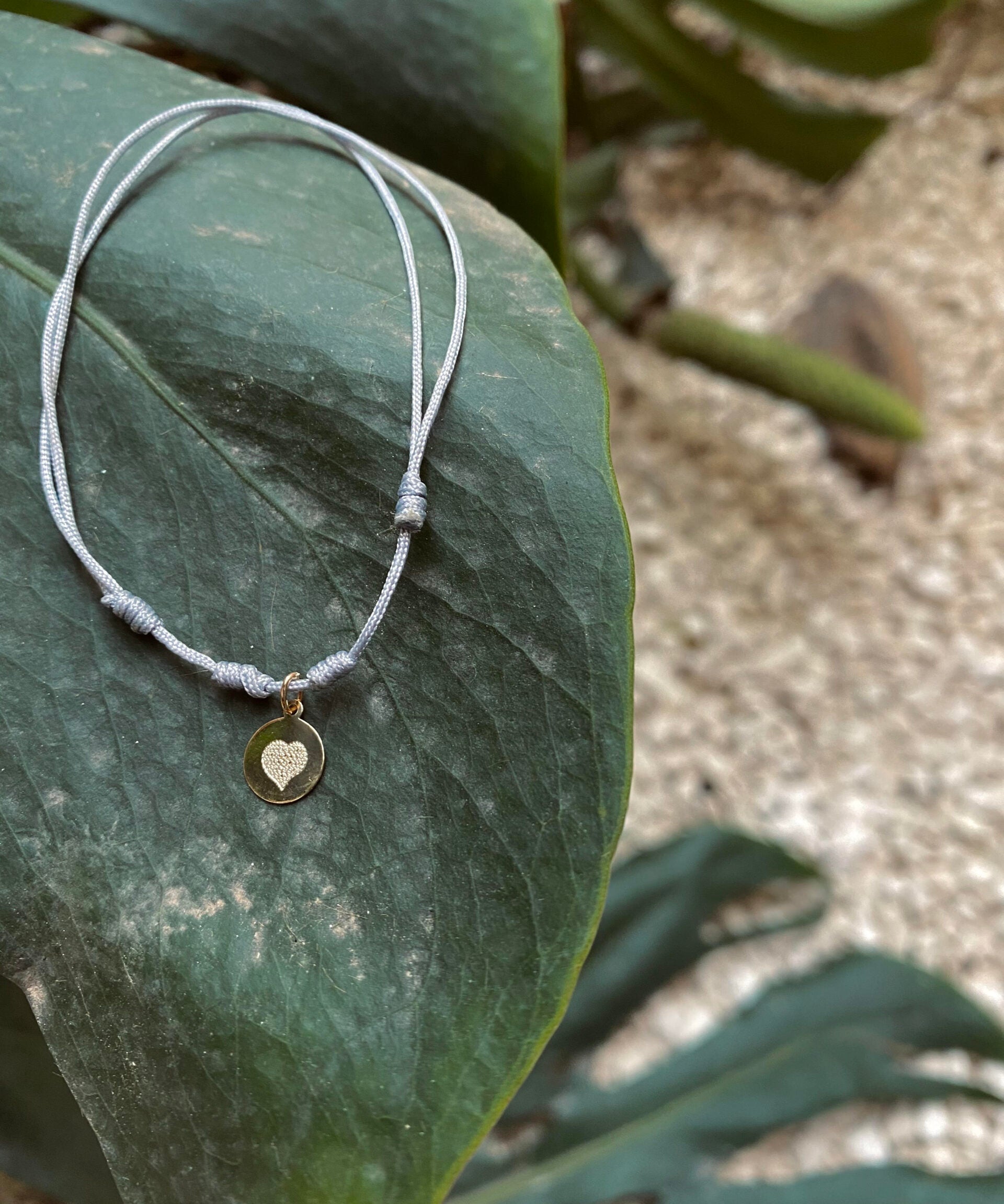 GRAUES ARMBAND ANHÄNGER ANFANGSBUCHSTABE