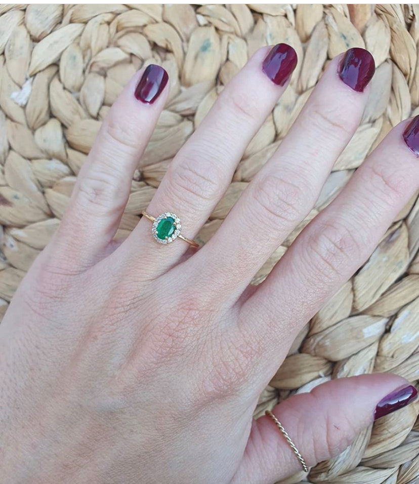 ROSETTENRING MIT SMARAGD UND DIAMANTEN